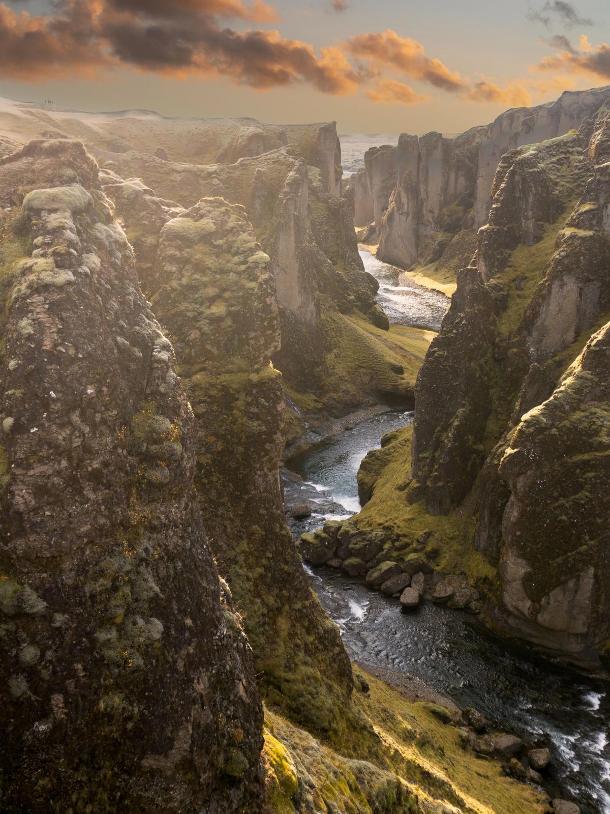Fjaðrárgljúfur Canyon