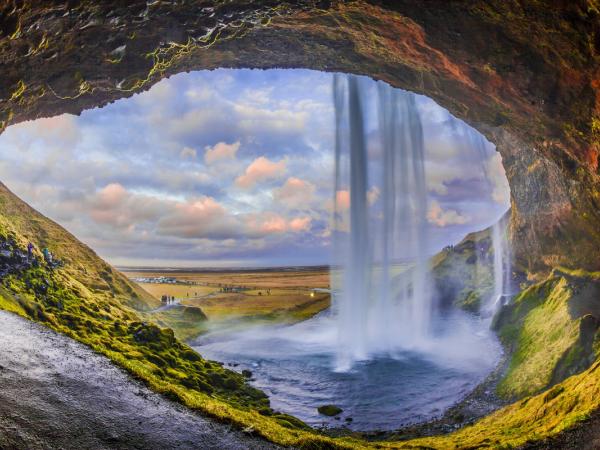 Seljalandsfoss por detrás