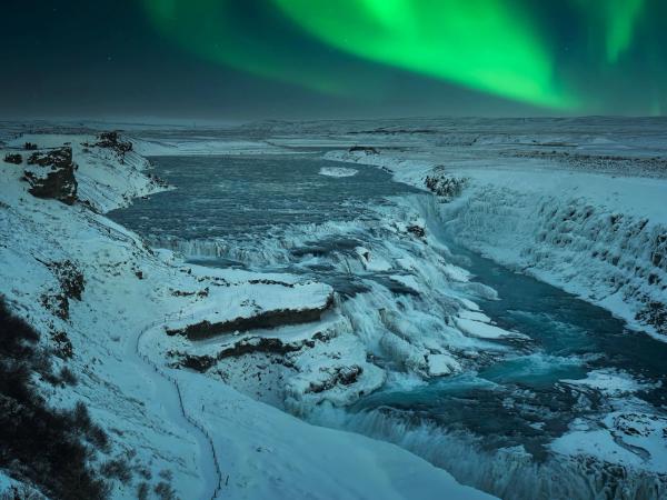 Gullfoss durante la Aurora Boreal