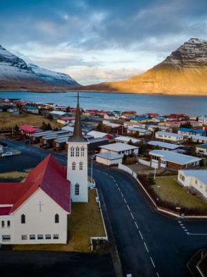 Grundarfjörður with Kirkjufell in the background