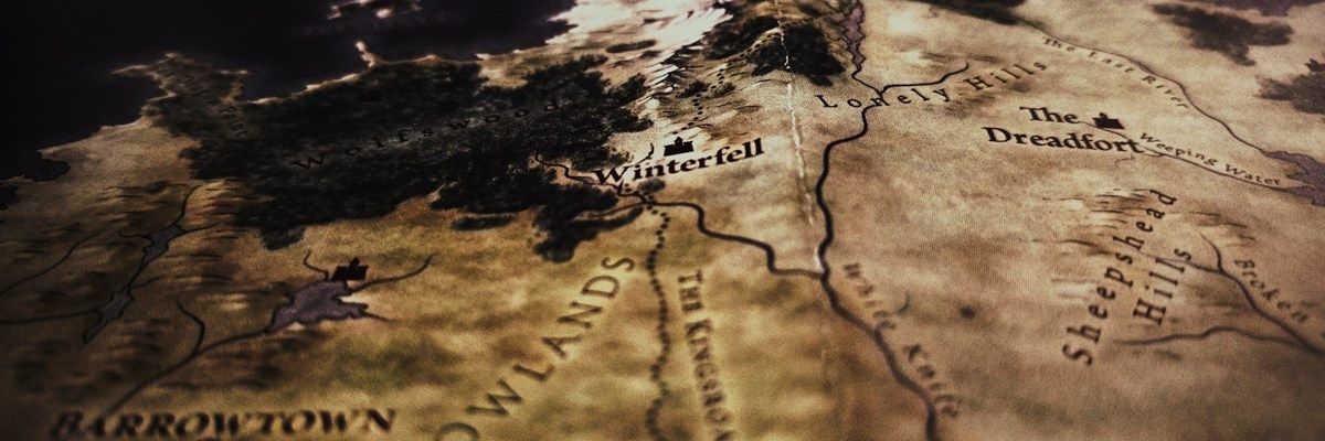 un gros plan d'une carte du jeu des trônes en Islande.