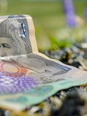 billetes islandeses en el suelo