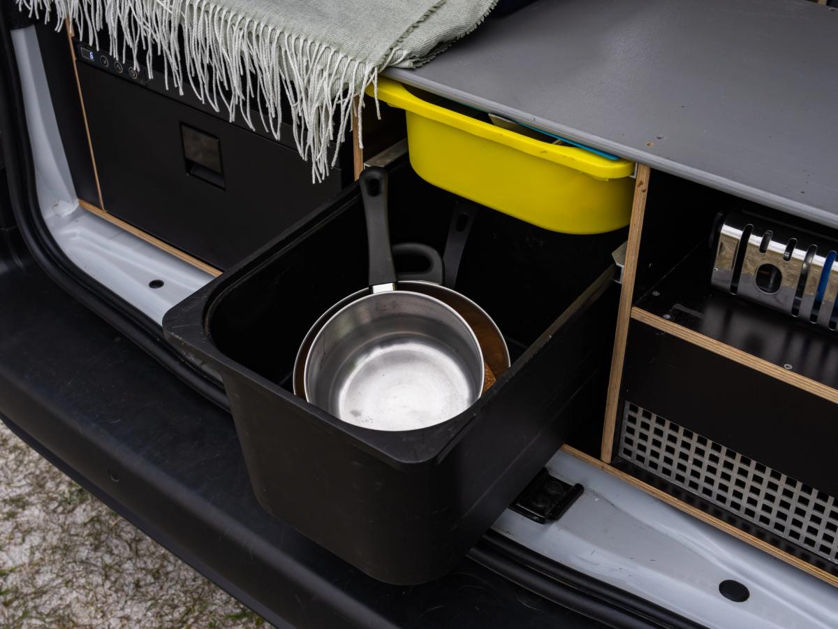 Caja para guardar utensilios de cocina Cajón de almacenamiento extraído de debajo de la cama con ollas y sartenes