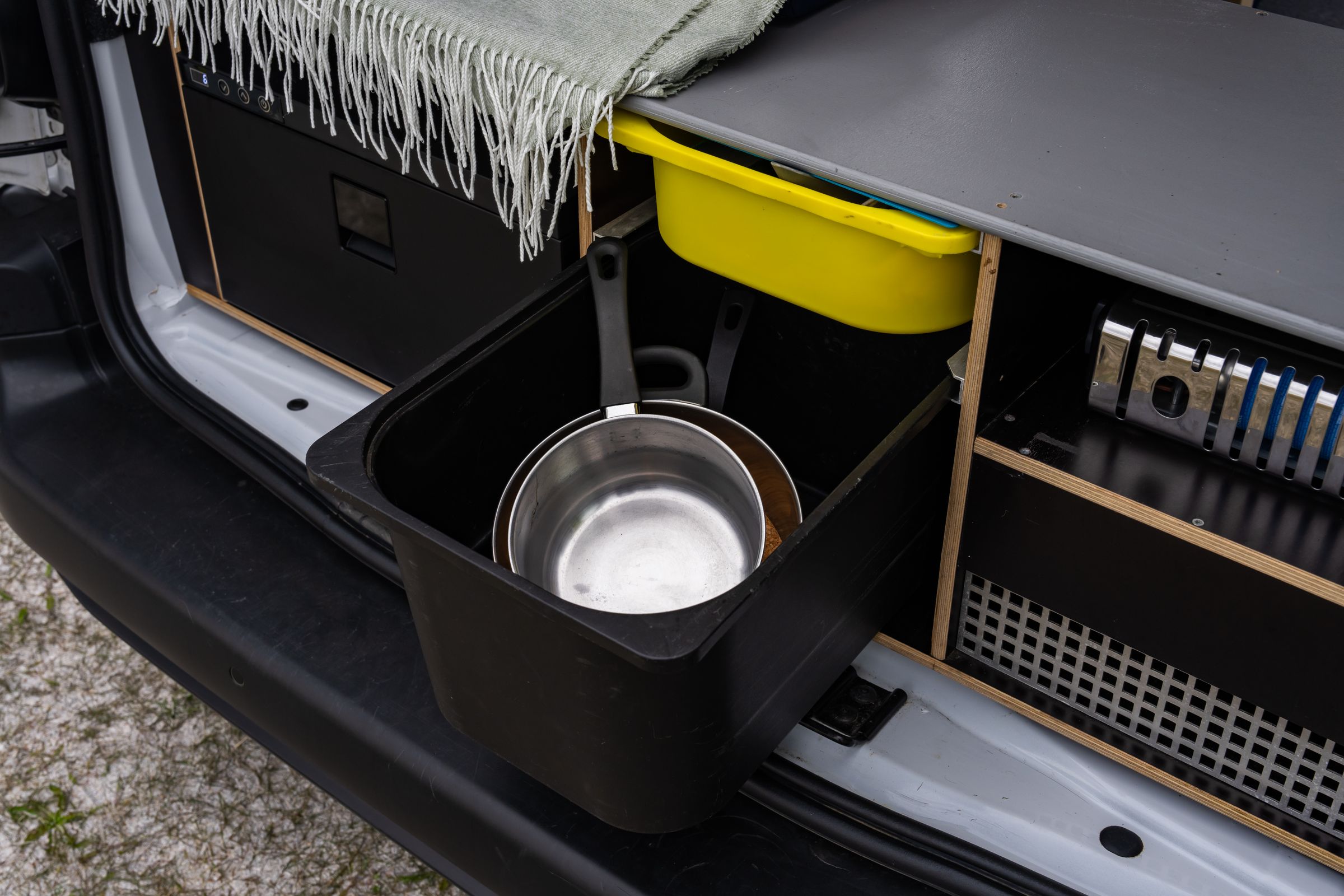 Caja para guardar utensilios de cocina Cajón de almacenamiento extraído de debajo de la cama con ollas y sartenes