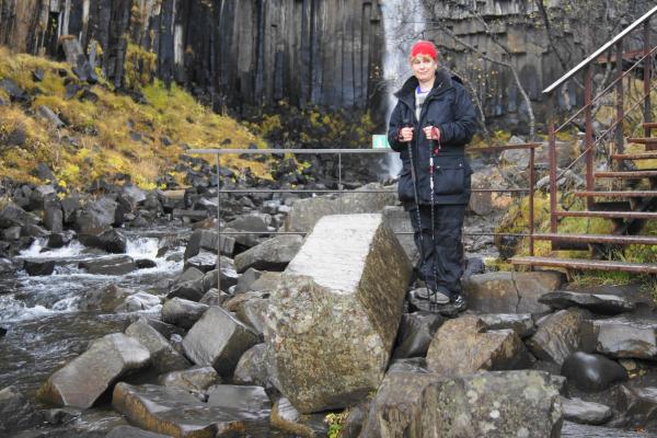 Turista en Svartifoss