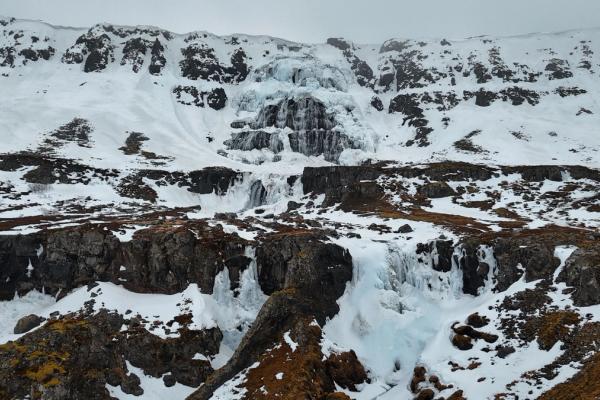 Dynjandi completamente congelada