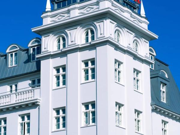 Fachada del Hotel Borg en Reykjavik