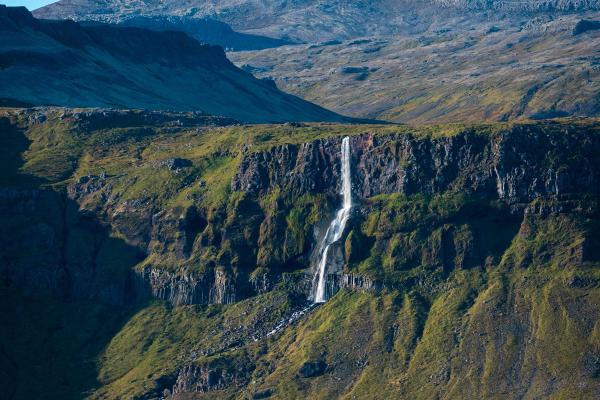 Bjarnarfoss desde lejos