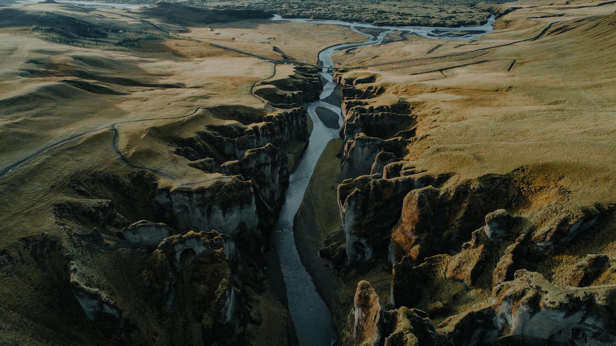 Fjaðrárgljúfur Canyon