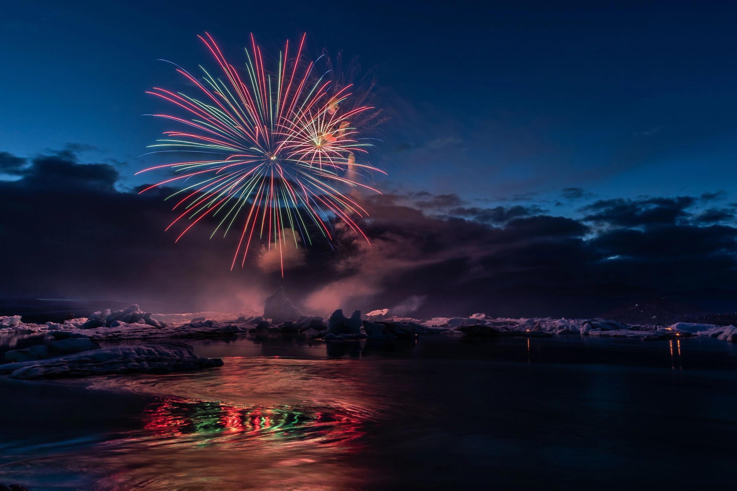 Fuegos artificiales en Islandia