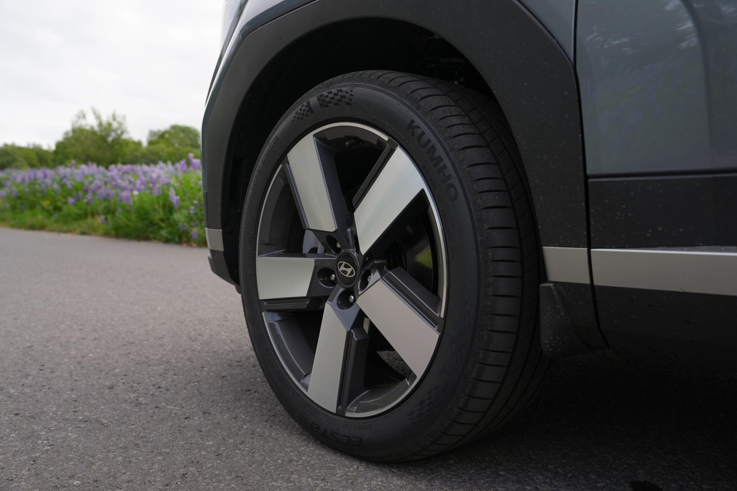 Hyundai Santa Fe front alloy wheel and tyre, close up on a paved road