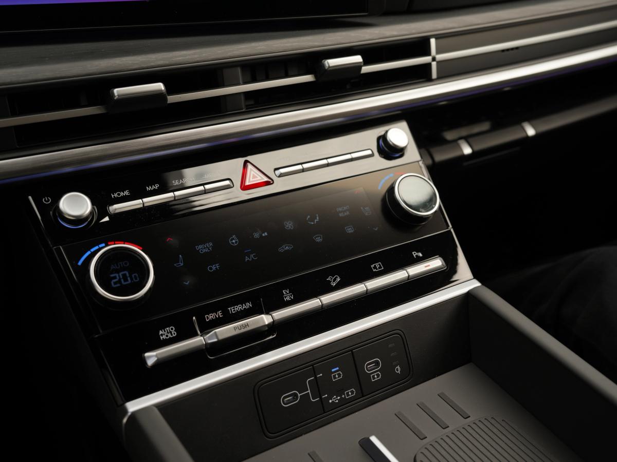 Miðstokkur fyrir Santa Fe Miðjustokkur í Hyundai Santa Fe með loftslagsstýringu, akstursstillingavali og USB-tengjum