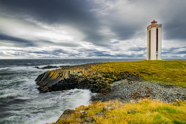El faro de la península de Skagaströnd en un día nublado