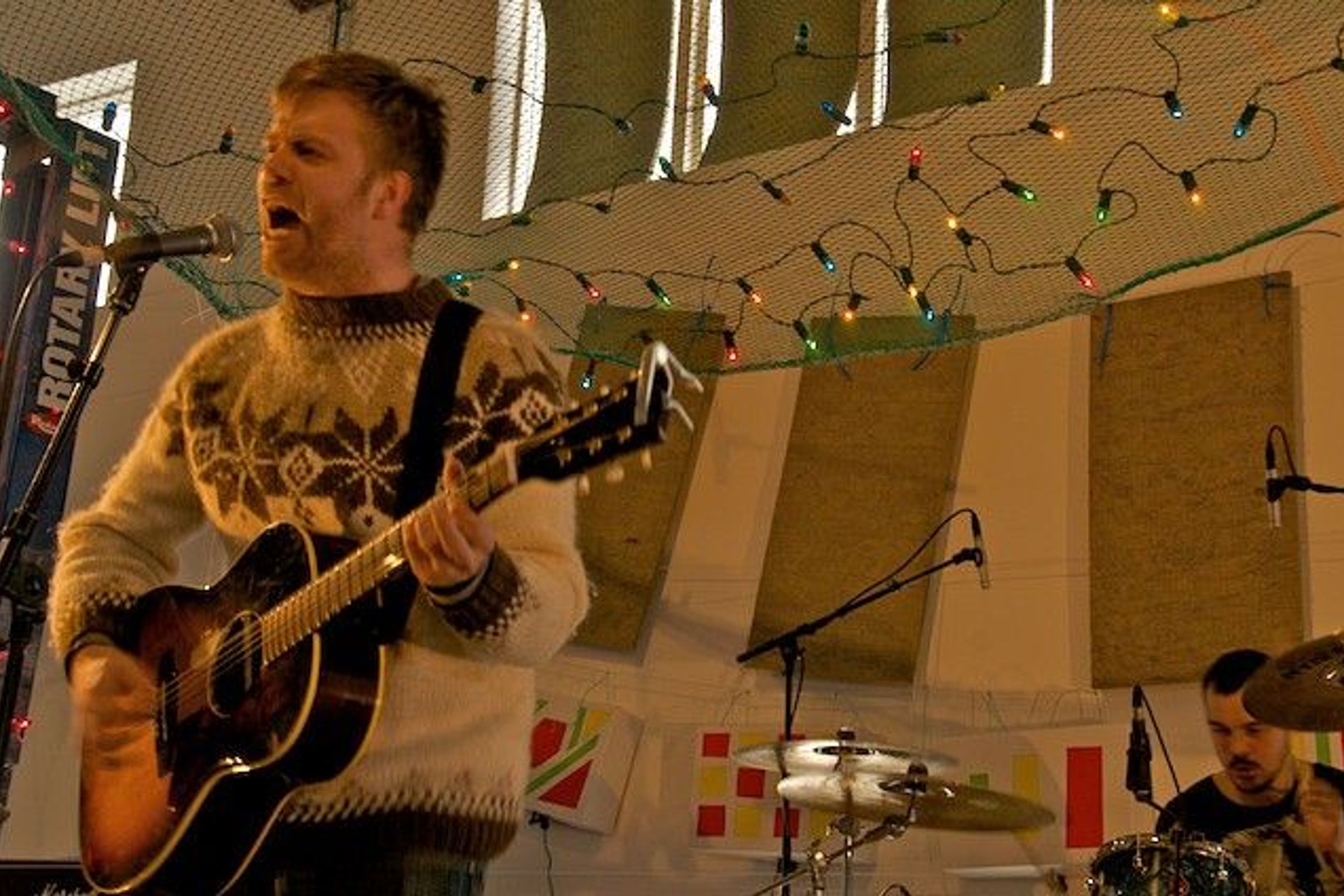 Mugison singing