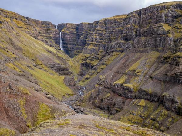 Strútsfoss Waterfall