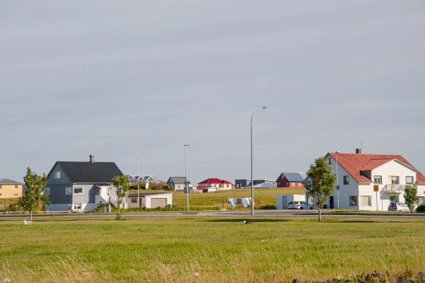 un pequeño pueblo de casas de madera