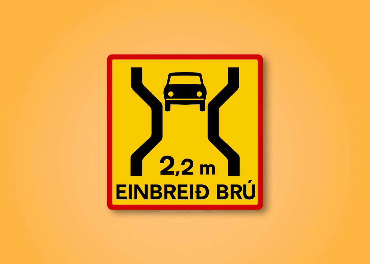 a yellow sign that says 2.2 m einbreid bru