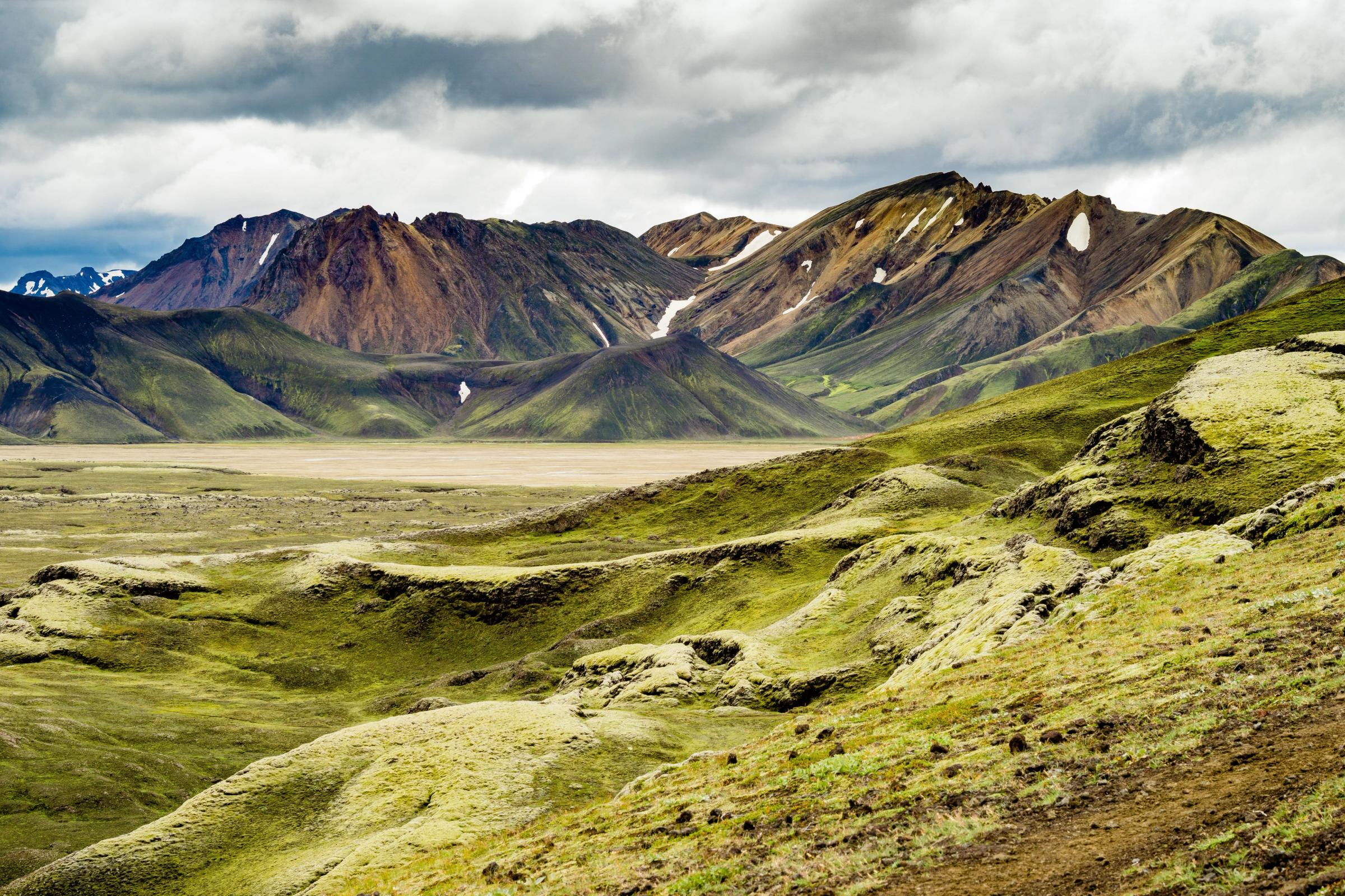 there are mountains in the background and a valley in the foreground .