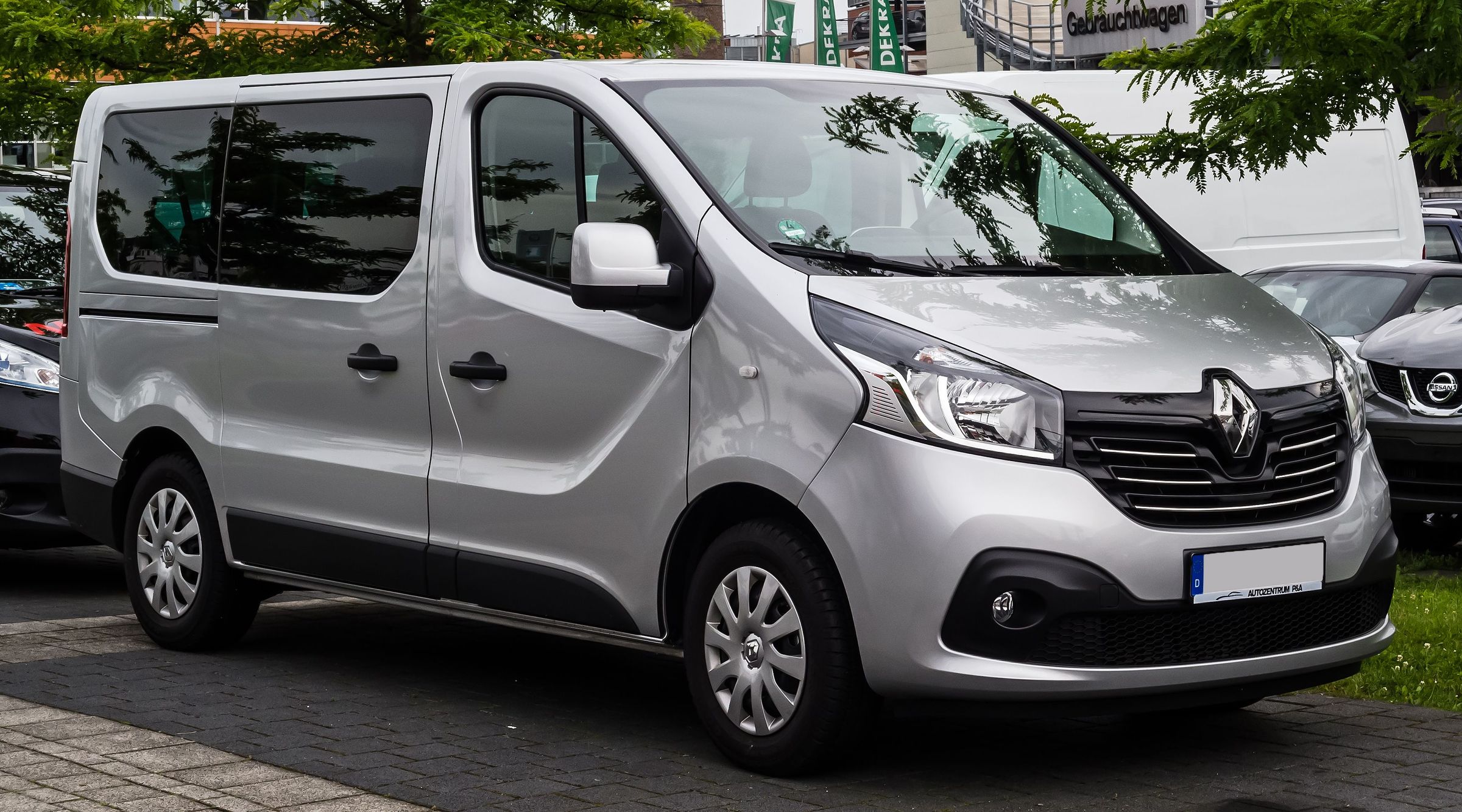A Renault traffic minivan for 9 people