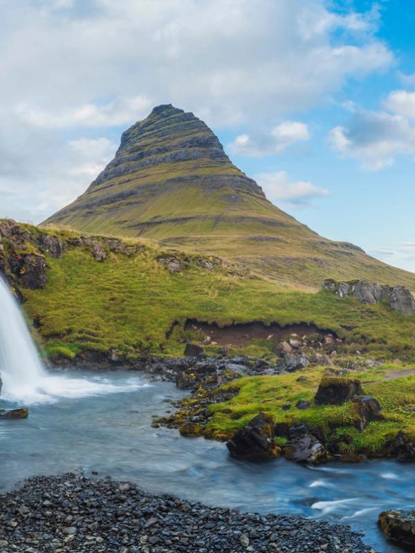 mt kirkjufell and kirkjufellsfoss waterfall mt kirkjufell and kirkjufellsfoss waterfall in west iceland