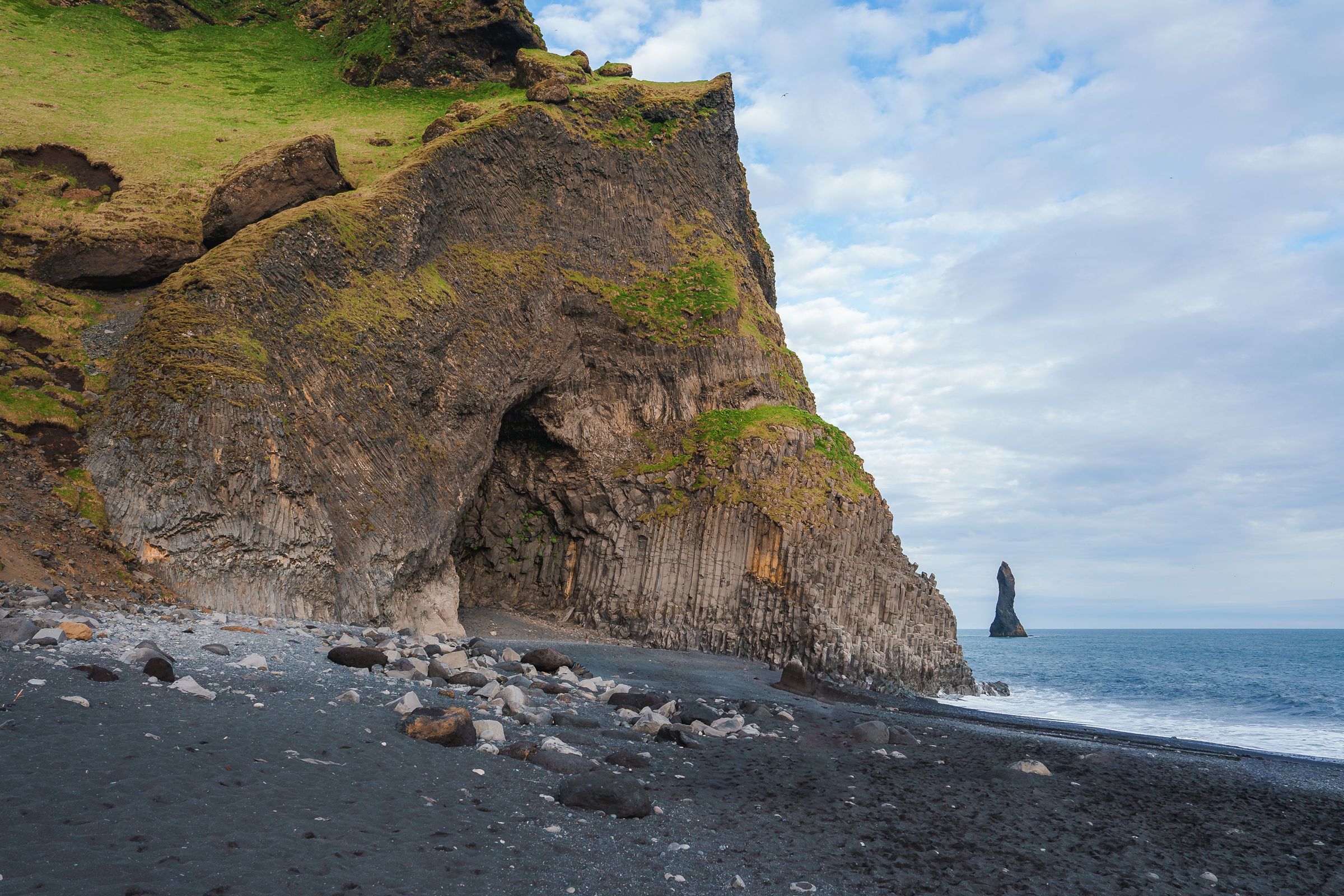Cueva de Hálsanefshellir