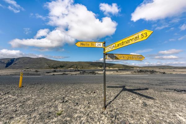 F225 – Landmannaleið F-road in Iceland Signpost Landmannalaugar, Sprengisandur, Hella in the barren Icelandic Highlands, Iceland