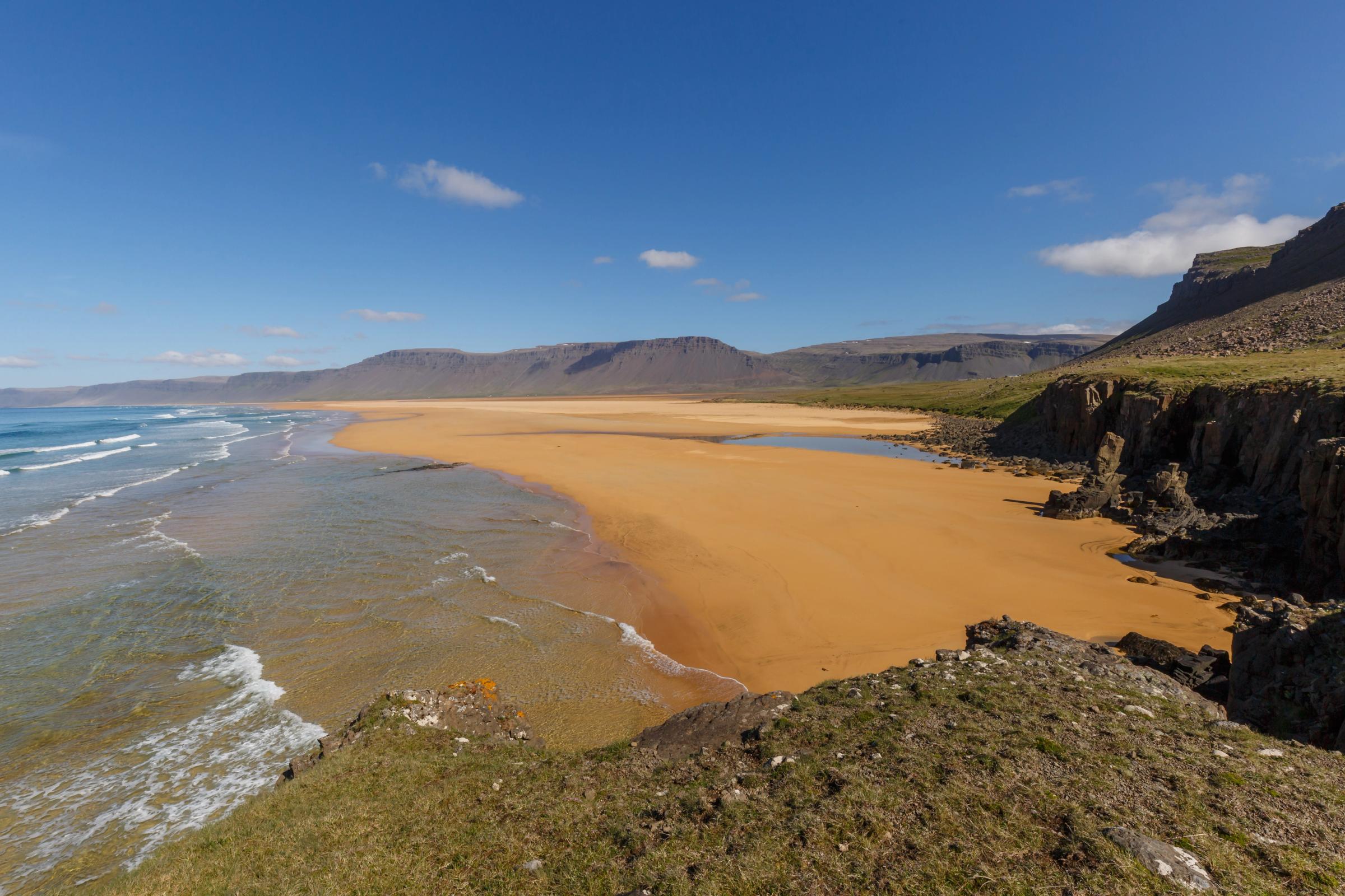 there is a large sandy beach in the middle of the ocean .
