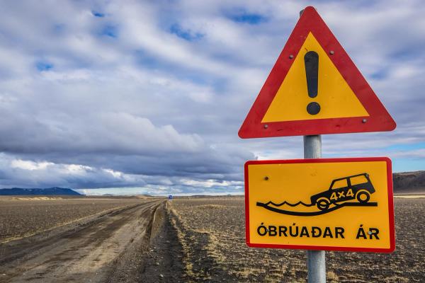 F88 – Öskjuleið F-road in Iceland Warning sign on a road number F88 to Hrossaborg crater, Iceland