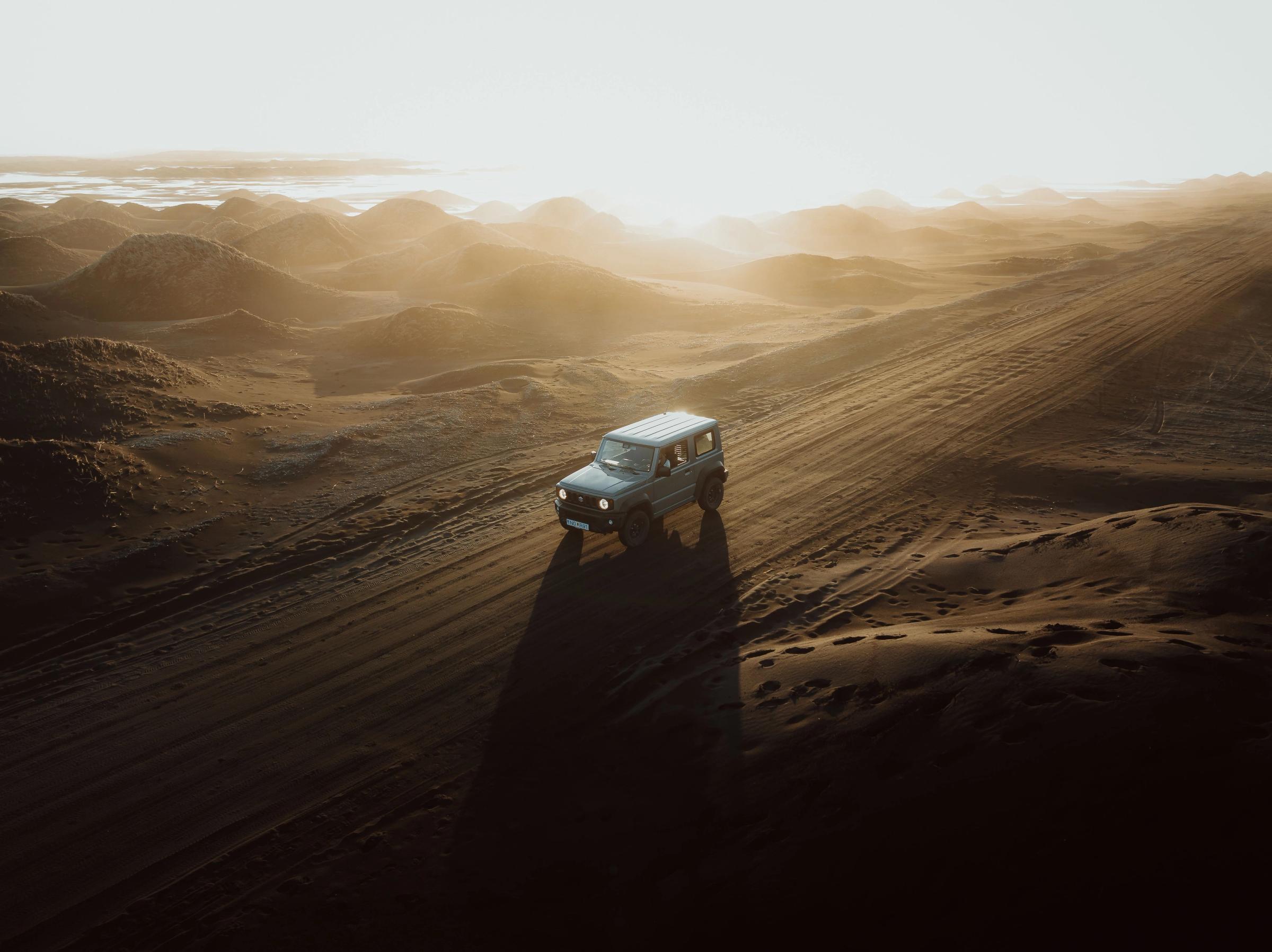 4x4 en una carrtera de tierra en Islandia