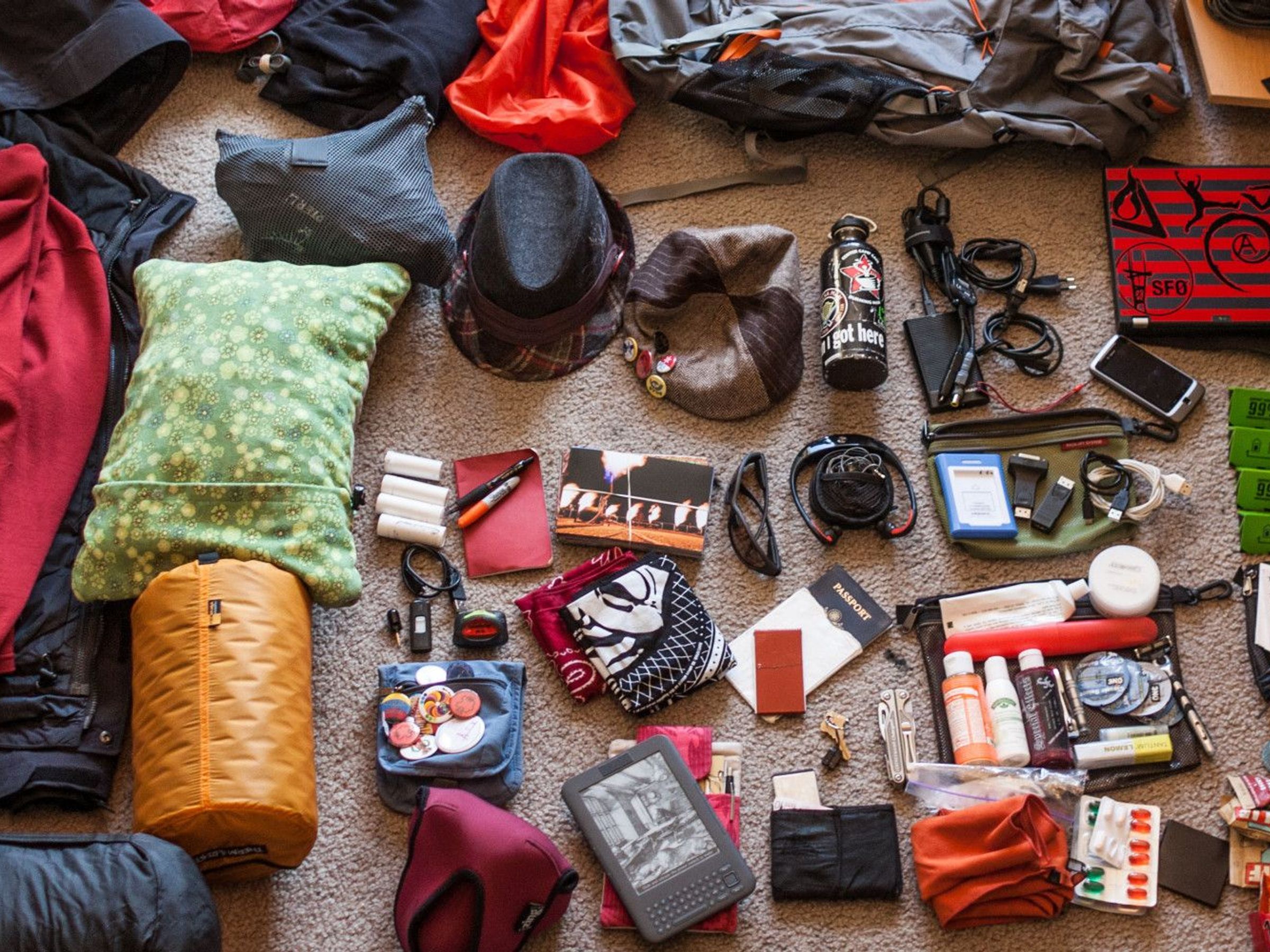 Ropa cálida y cosas esenciales para un viaje