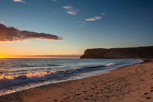 atardecer en una playa de Islandia