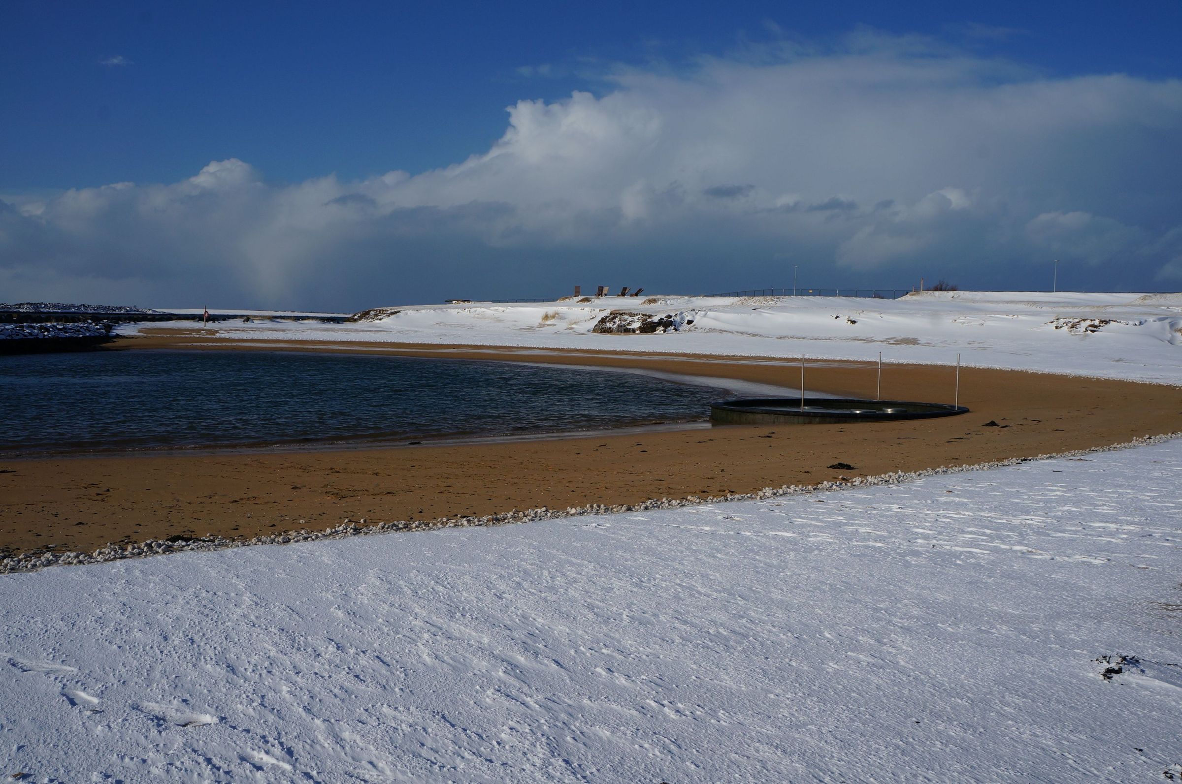 Playa geotérmica de Nauthólsvík en invierno