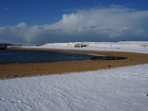 Playa geotérmica de Nauthólsvík en invierno