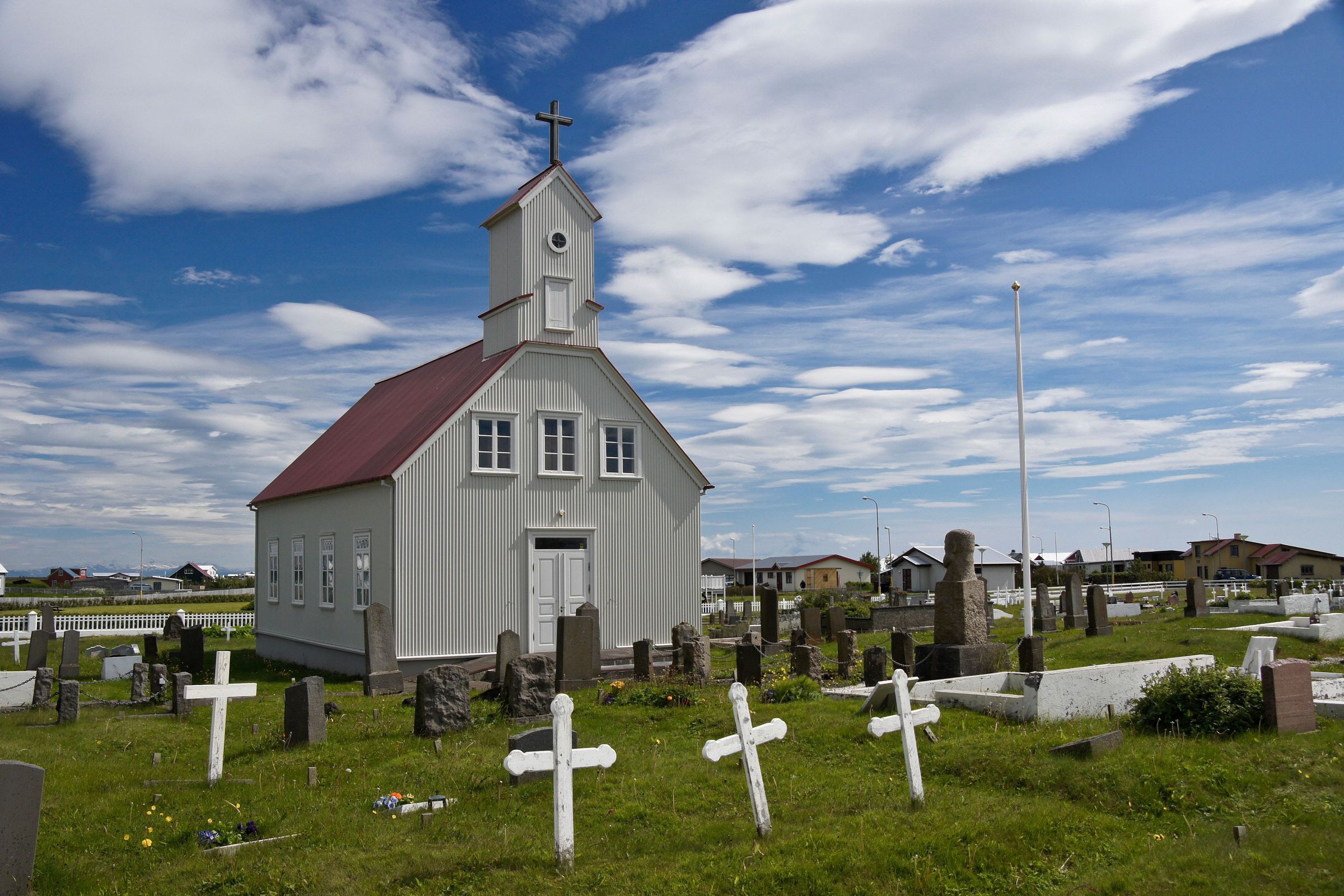 Iglesia y cementerio en Stokkseyri, Islandia