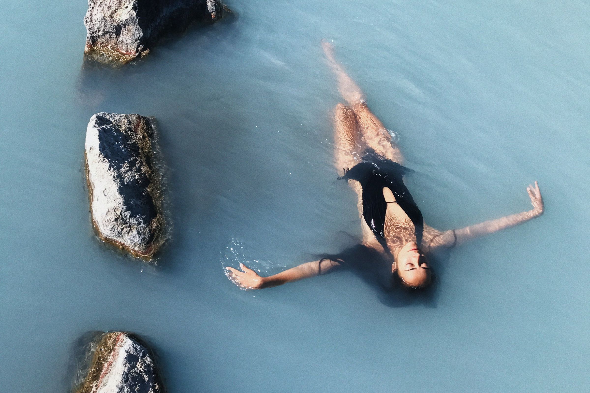Girl floation facing upwards in the Blue Lagoon in Iceland