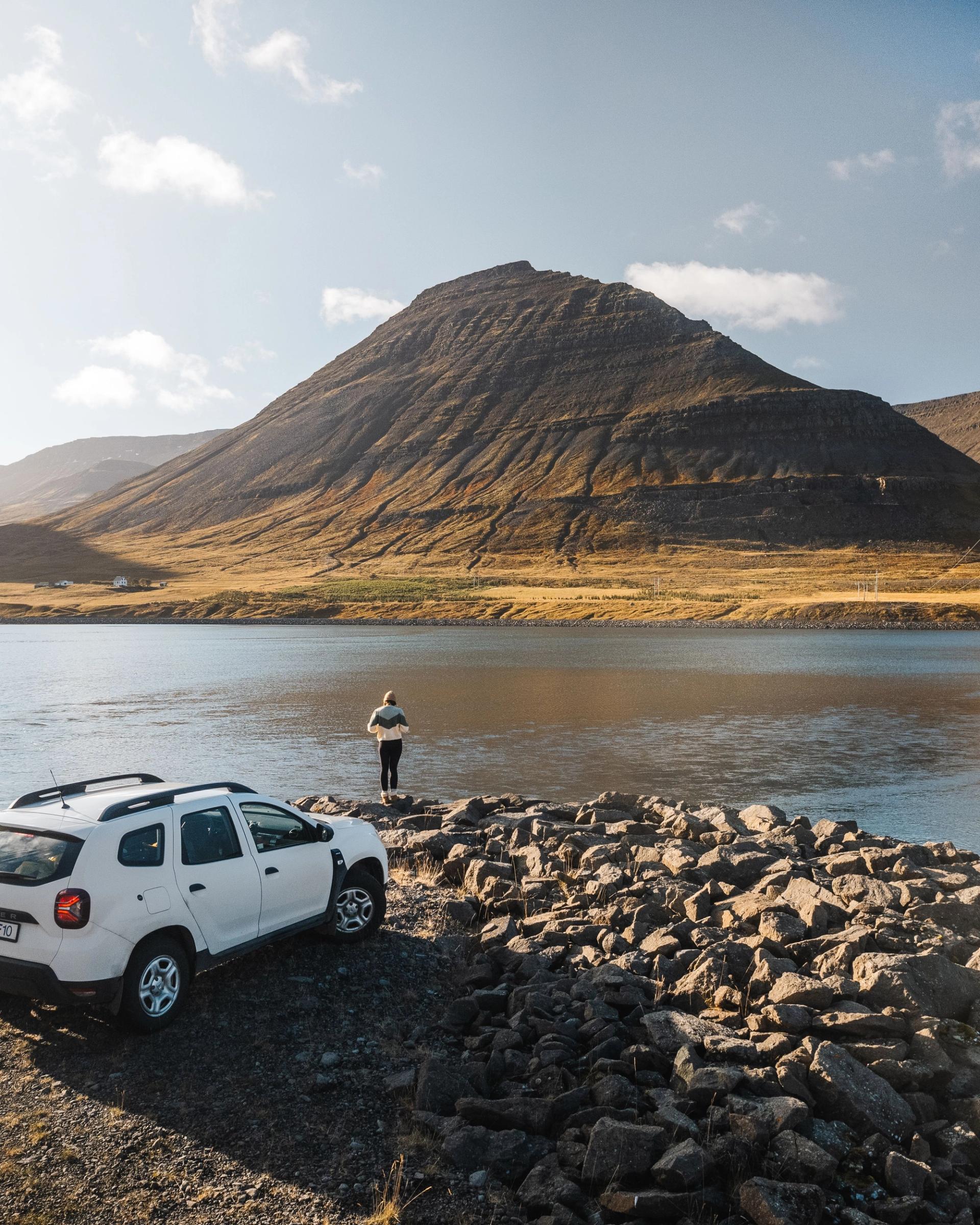 White SUV in front of a lake in Iceland