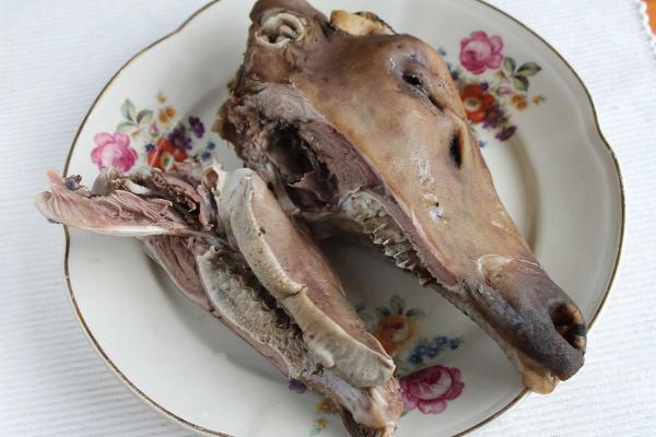 Svið or sheep's head