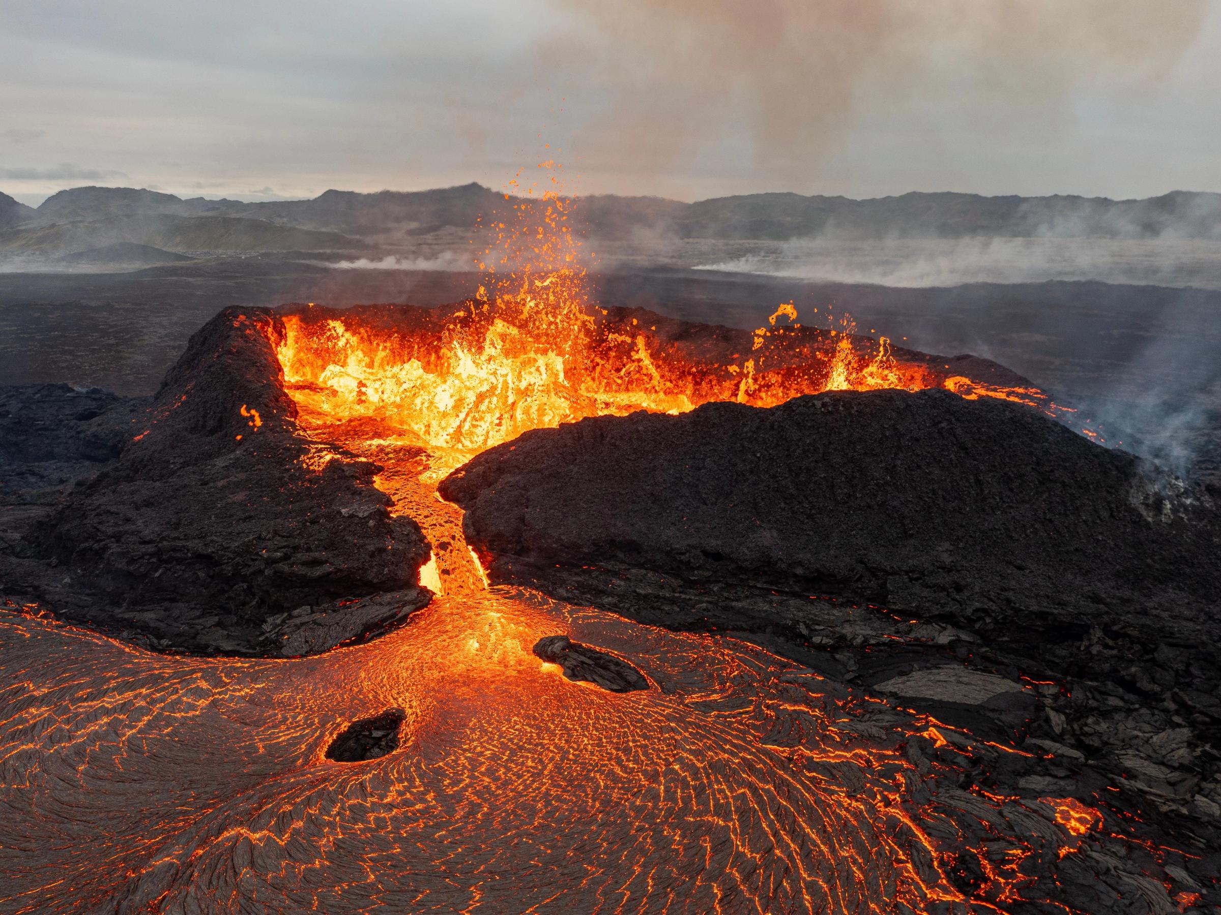 Litli-Hrutur erupting