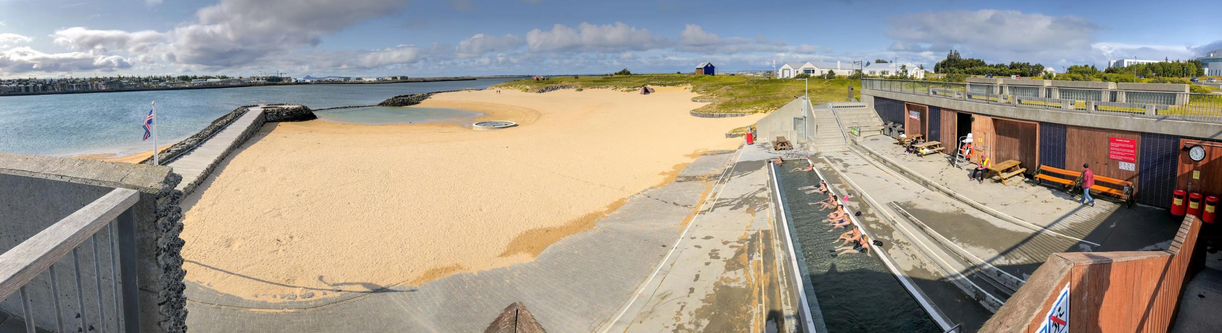Aguas termales en la playa geotermica de Nauthólsvík