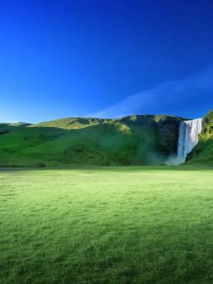 La cascada Skogarfoss en un precioso día soleado