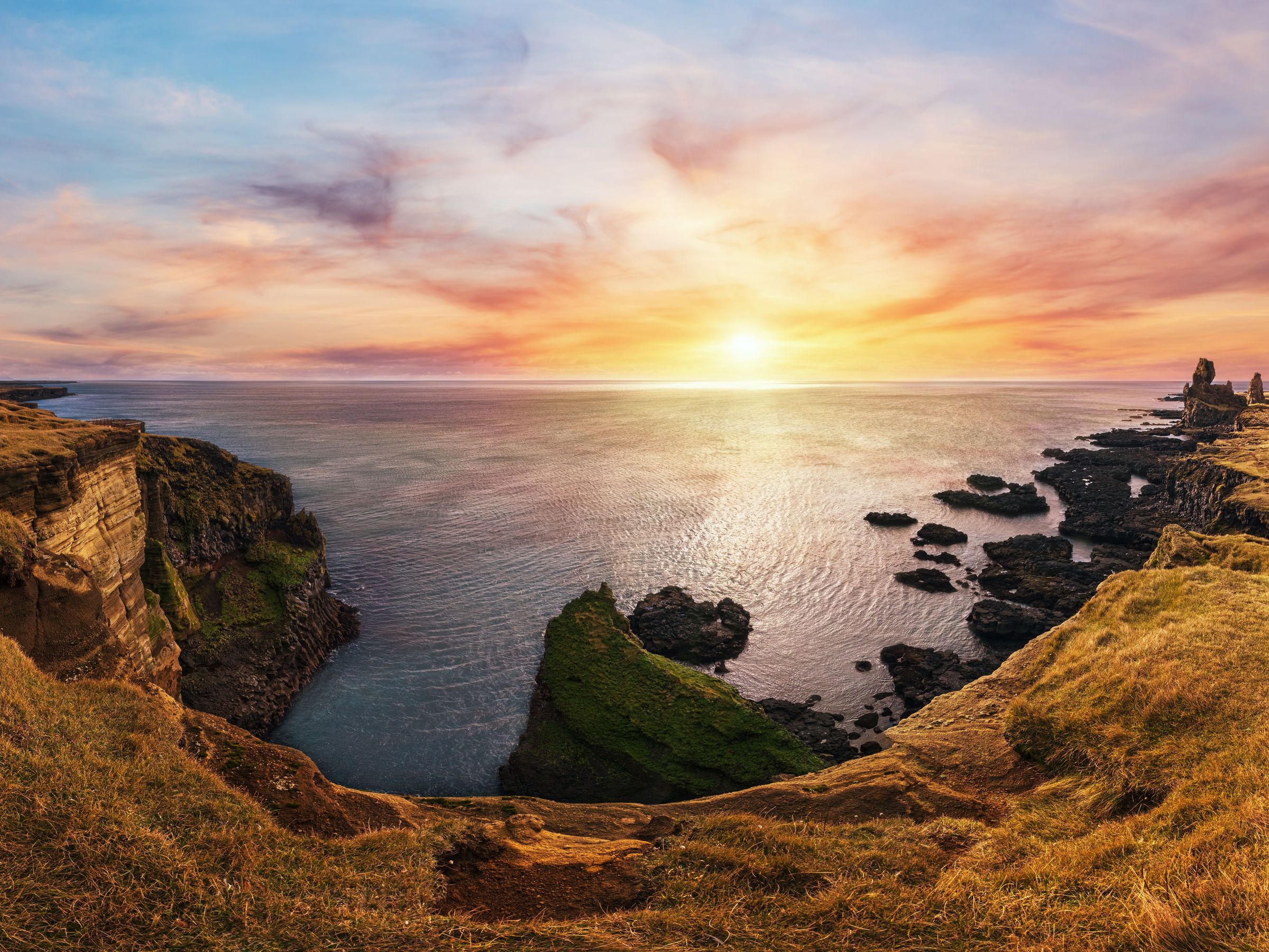 Sunset at Londrangar cliffs