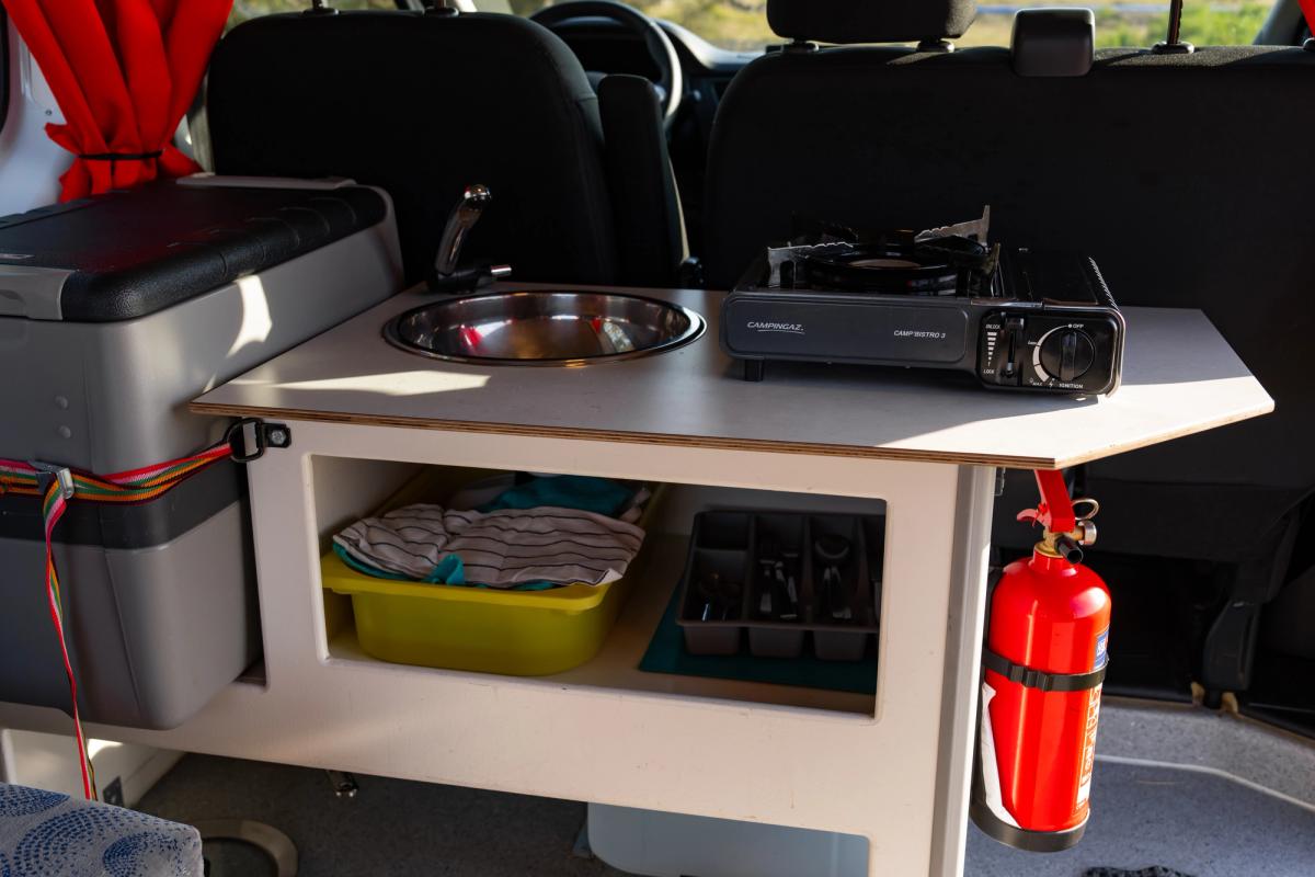 Kitchen unit with sink, gas stove, cool box, cutlery tray and fire extinguisher