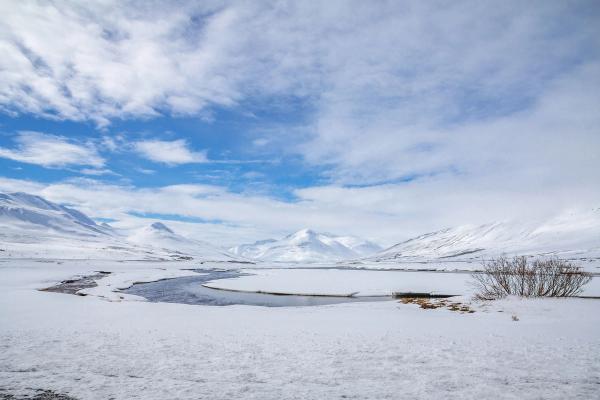 Montañas nevadas en Dalvík