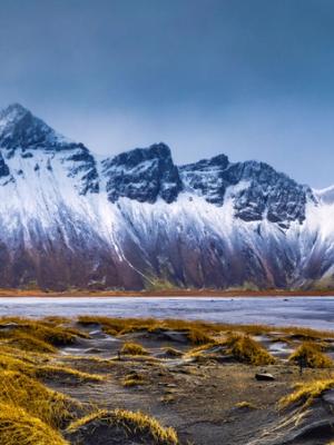 Hiker en un paisaje increible en Islandia