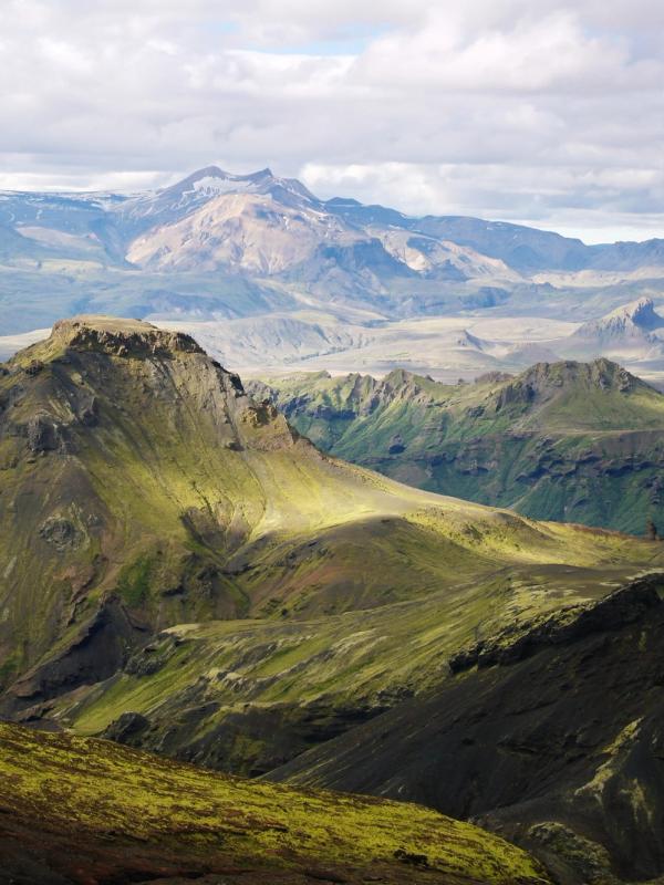a view of a mountain range with mountains in the background, Fimmvörðuháls