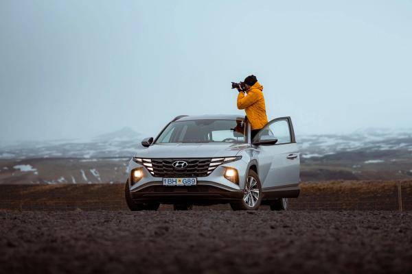 discover the landscapes of iceland by car