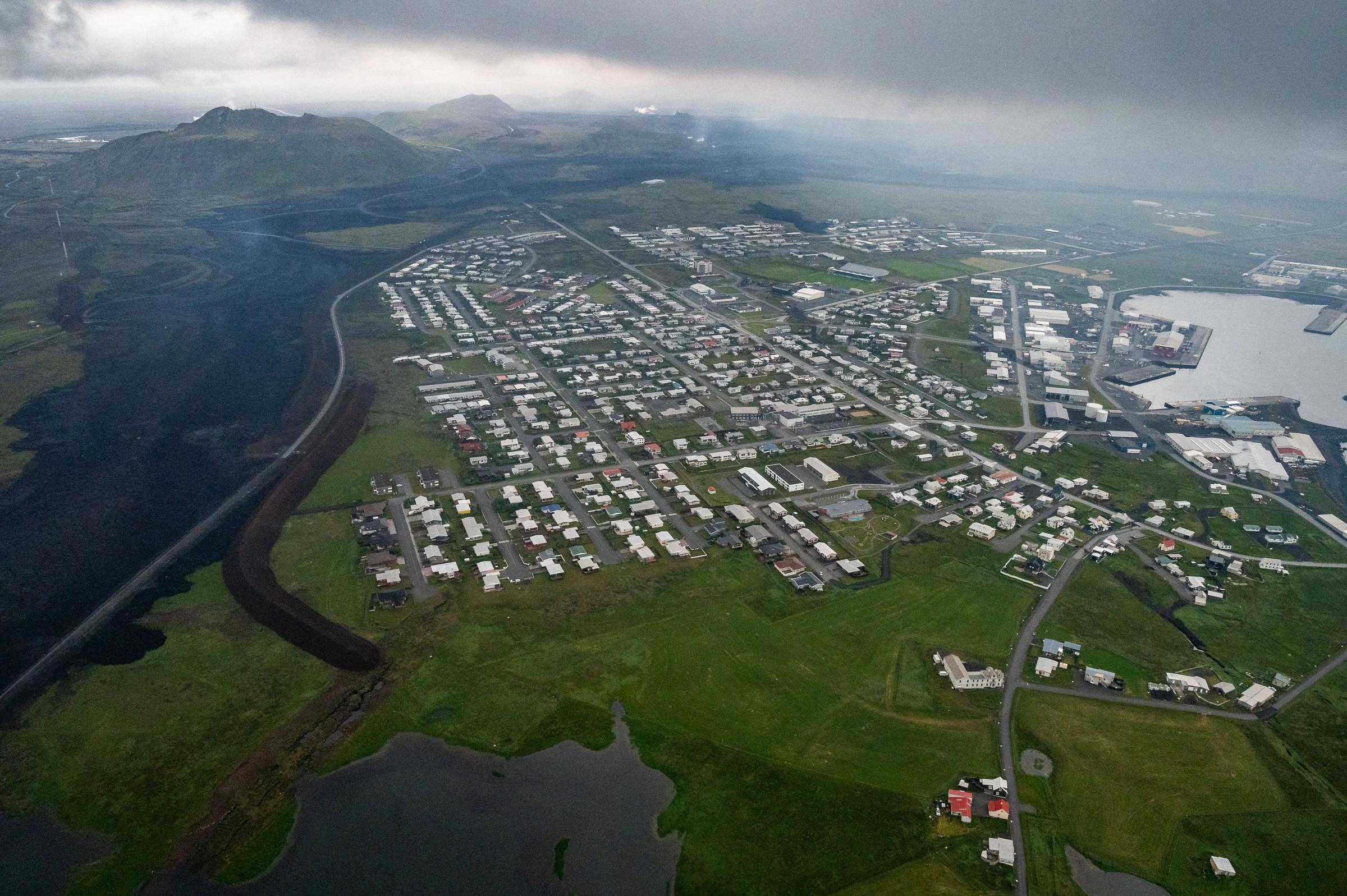 Vista aérea de Grindavik desde un avión