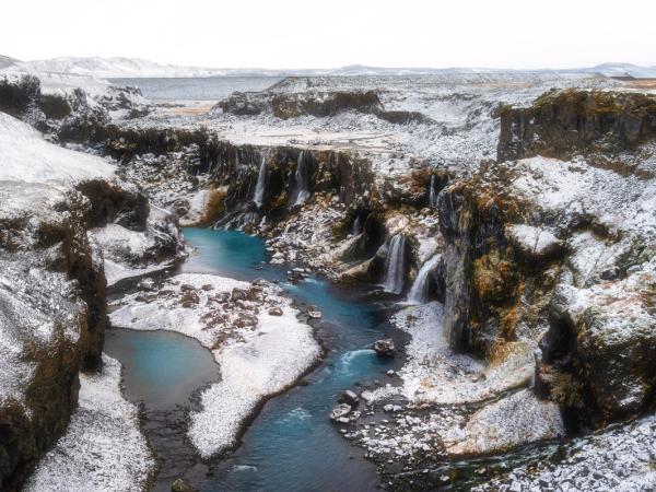 an aerial view of Sigöldugljúfur canyon .
