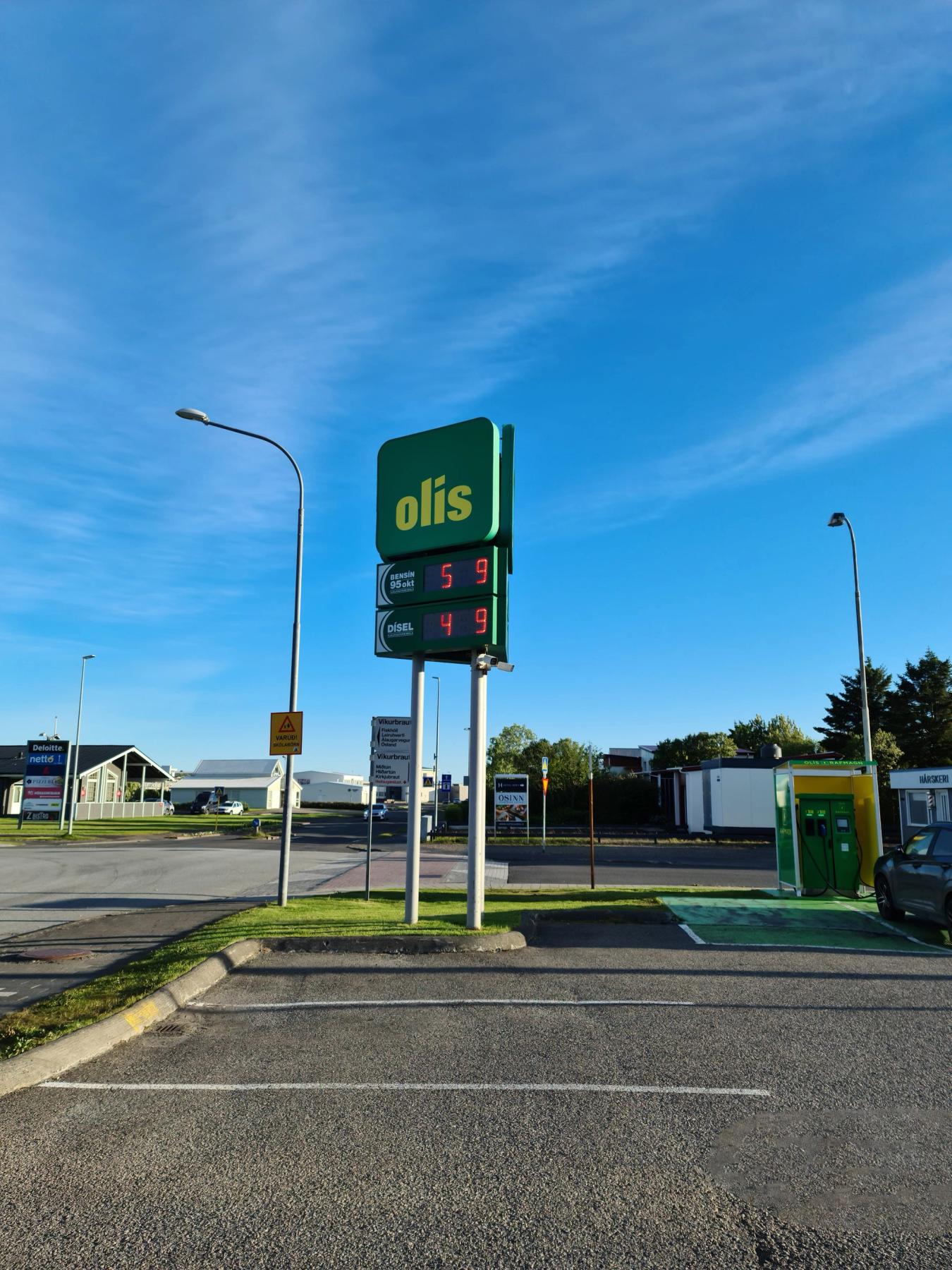 Cartel de Olis con el precio de la gasolina