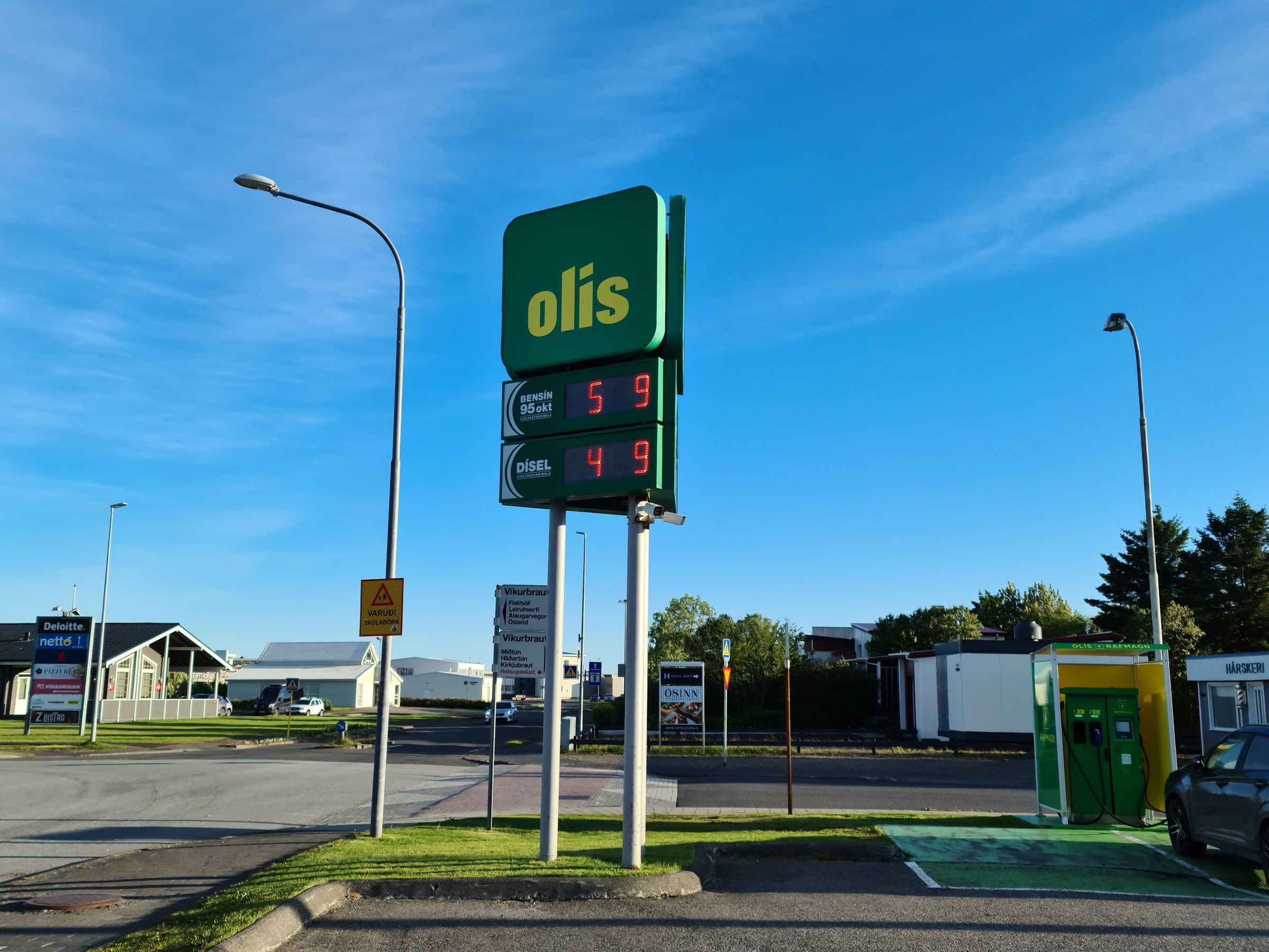 Cartel de Olis con el precio de la gasolina